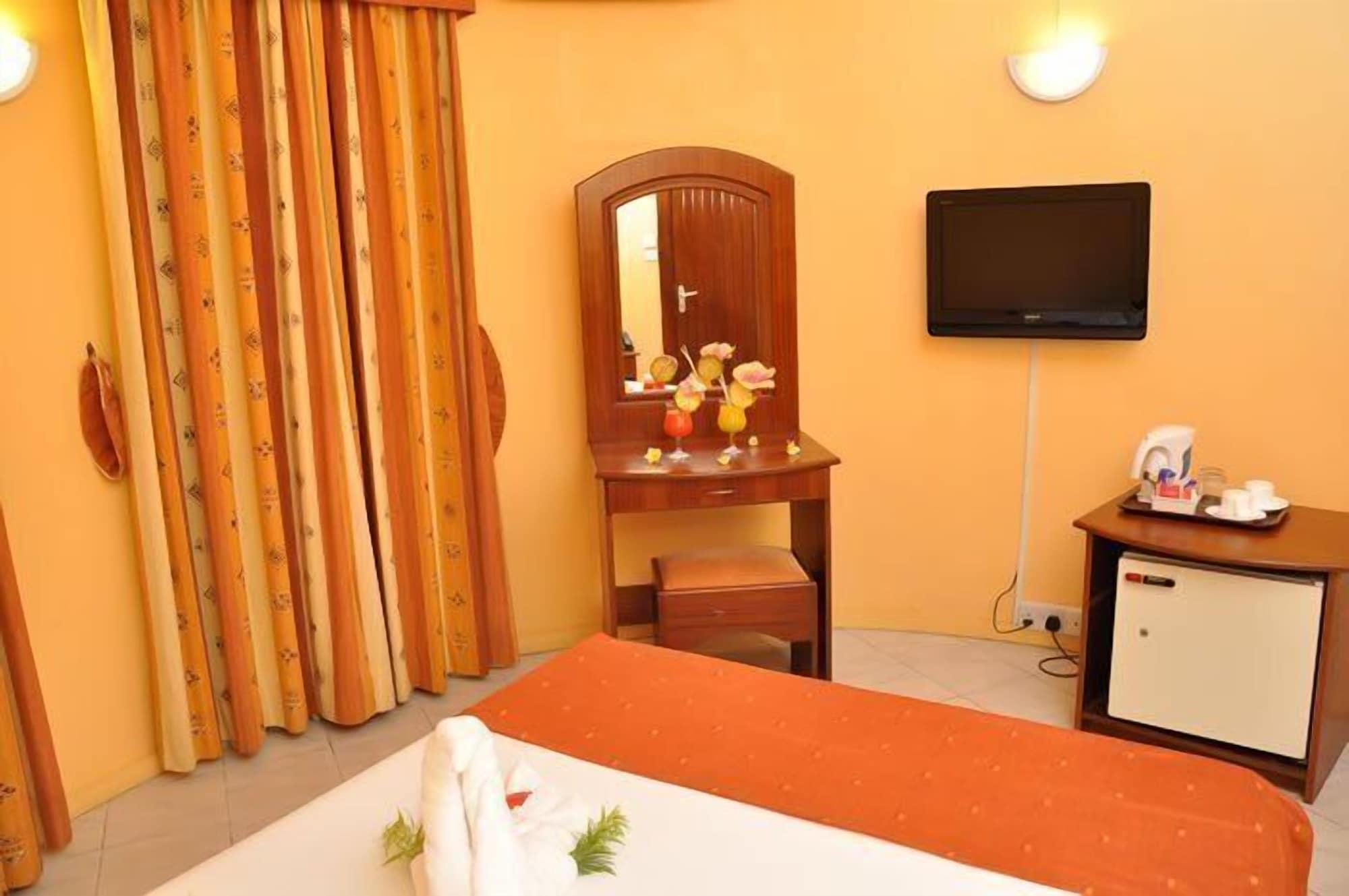 Gold Beach Resort Flic en Flac Exterior photo